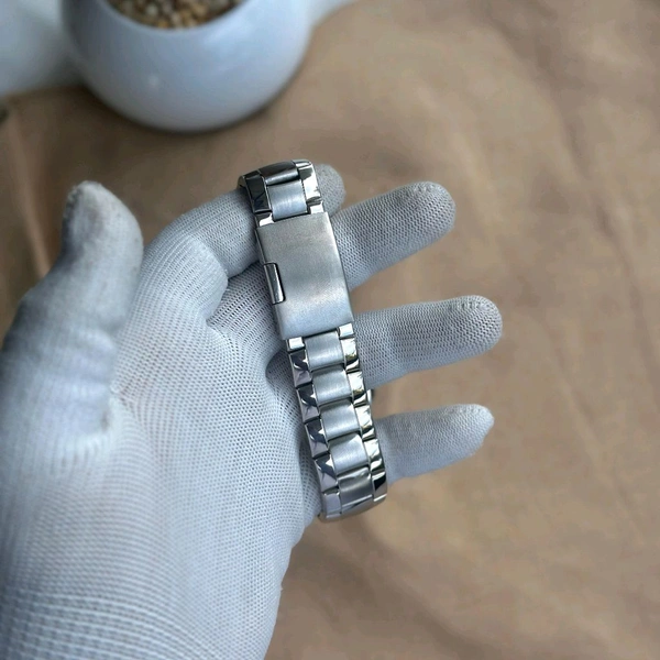 Analog Automatic Top Quality Collection With High Quality Strap Best Finishing Body & Case - Silver