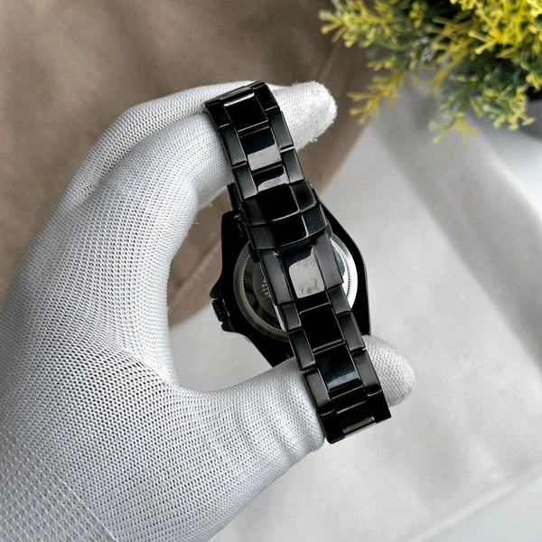 Analog High Quality Quartz Movement Watch Collection With High Quality Strap Best finishing Body & Case - Black