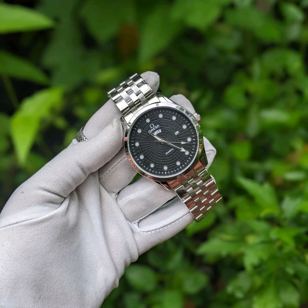 Analog Quartz Movement Watch With High Quality Strap Best finishing Body & Case - Black