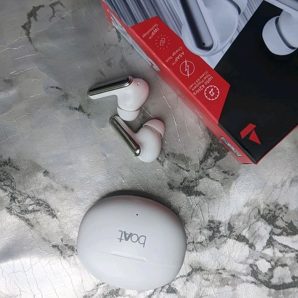 Bluetooth Truly Wireless In Ear Earbuds With Mic - White