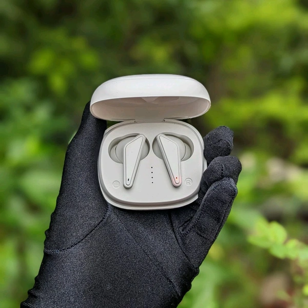 Bluetooth Truly Wireless In Ear Earbuds With Mic - White