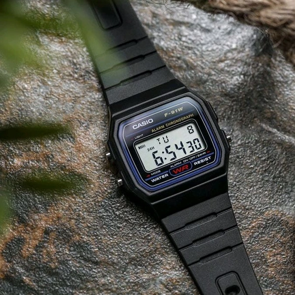 Digital Quartz Movement Watch With High Quality Strap Best finishing Body & Case