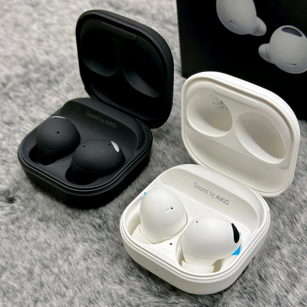 Most Awaited Budget Combo | Active 2 Amoled Display Smartwatch And Buds 2 Pro Best Quality Earphone - Silver/White