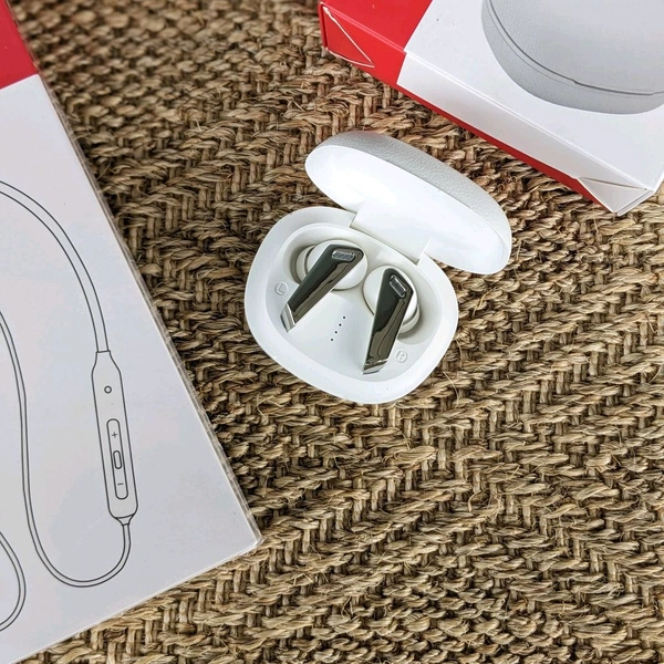 Most Awaited Budget Combo | One Plus Wireless Tws and One Plus Neckband Combo Offer - White