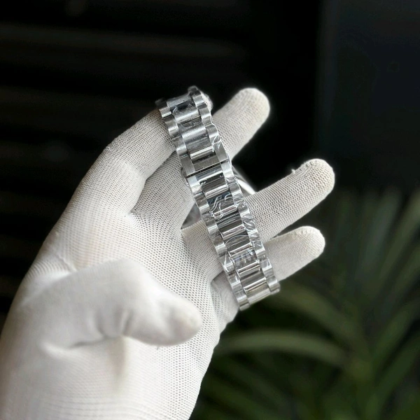 Most Demanded Analog Couturier Chronograph Quartz Movement High Quality Watch With High Quality Strap Best Finishing Body & Case - SRP3