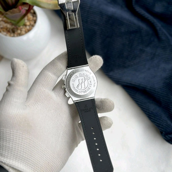 Most Demanded Budget Analog Quartz Movement Watch With High Quality Strap Best finishing Body & Case - SRH1