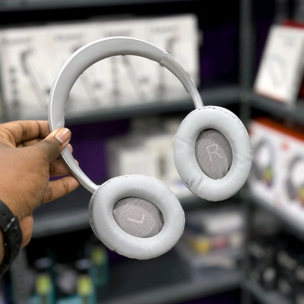 Presenting You All New 700 Headphones. 1:1 Master Quality | Typ-C Fast Charging Port With Aux Cable - SRH1