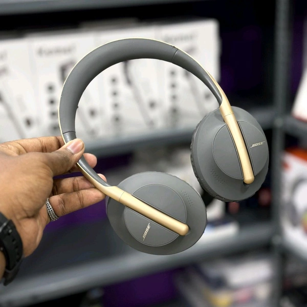 Presenting You All New 700 Headphones. 1:1 Master Quality | Typ-C Fast Charging Port With Aux Cable - SRH2