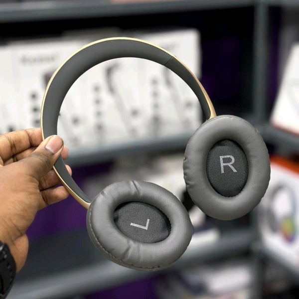 Presenting You All New 700 Headphones. 1:1 Master Quality | Typ-C Fast Charging Port With Aux Cable - SRH2