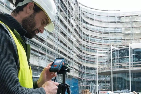 Bosch GLM100-25C Distance Meter