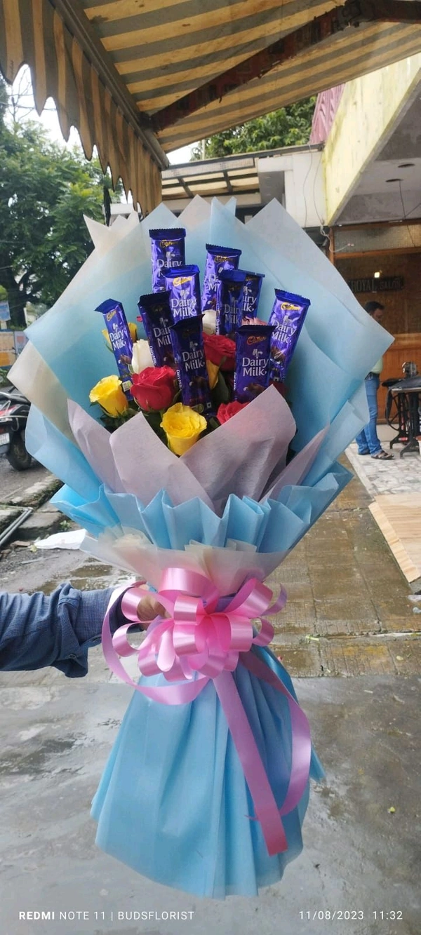 Mix Roses And Chocolate Bouquet 
