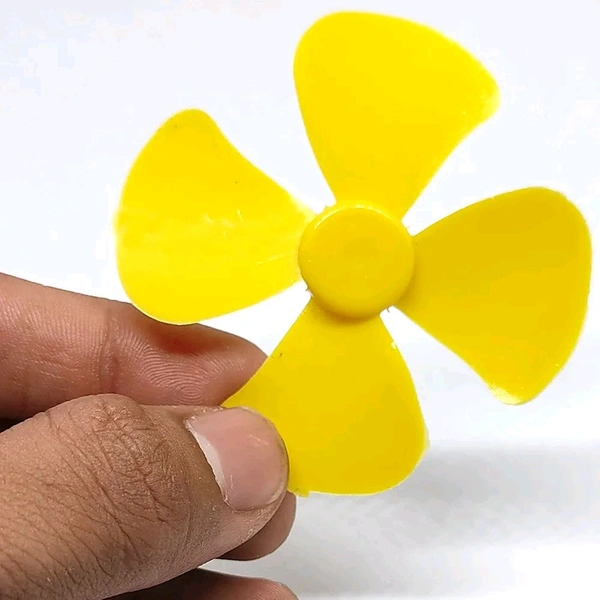 Scriptronics® Toy Motor Fan 4 Wing Fan Plastic Dc Motor Propeller Mini Fan Blade 4 Wing Propeller for DIY Projects, Kids Project (Pack of 35)