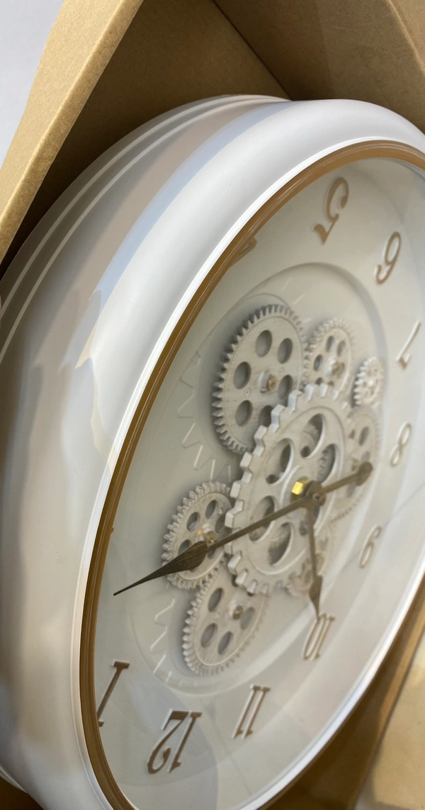 Retro Industrial Wall Clock - Large Decorative Timepiece for Home, Office, or Bar with Vintage Style and Artistic Appeal - White, 44cm