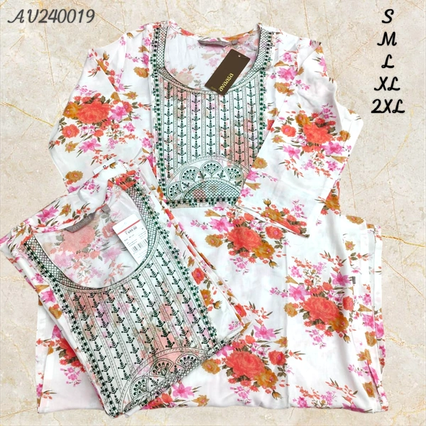 Avaasa Kurthis AV240019 - White With Florel, S
