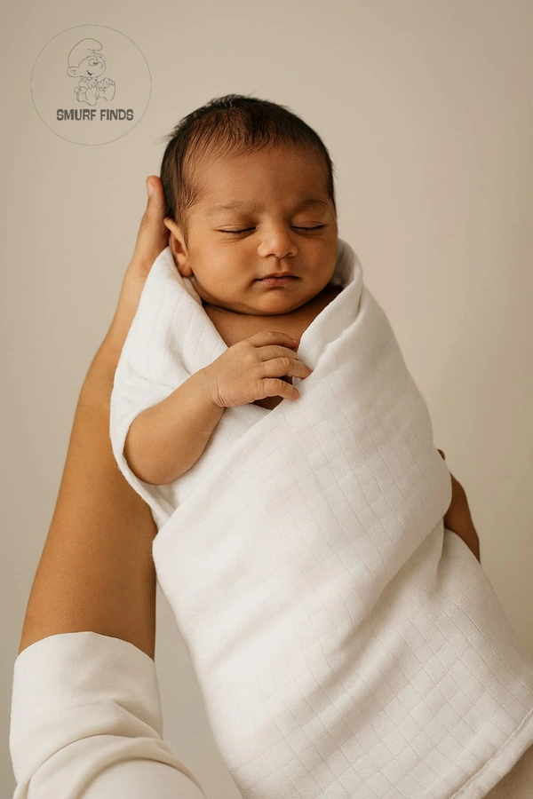 Smurf Finds Muslin Towel | Perfect for Babies|SMTL5201 - 65cm x 65 cm, White