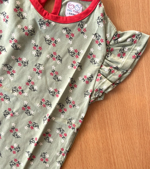Smurf Finds Premium Cotton Printed Organic Cotton TShirt for Girls| 100% Cotton| Back Buttons|  Green | SMTE73015 - 0-6 Month, Green