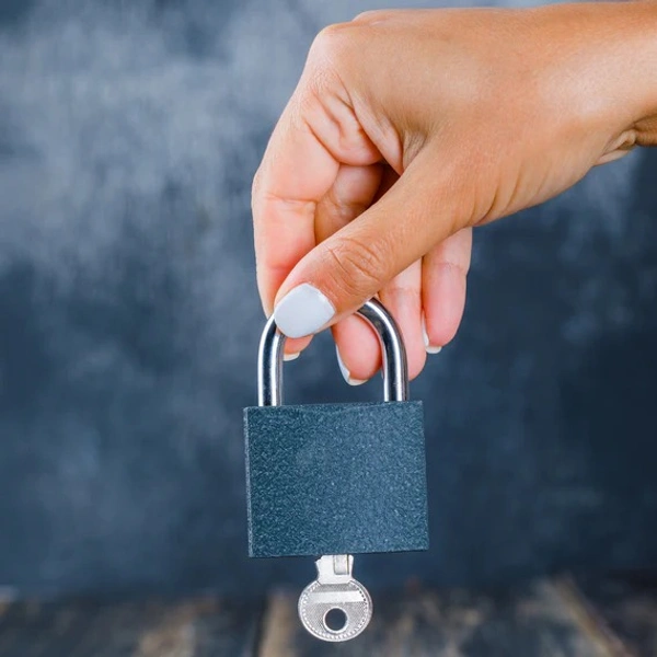 32MM IRON LOCK, 32mm Iron Lock – Heavy-Duty Security Padlock with Keys (1325)