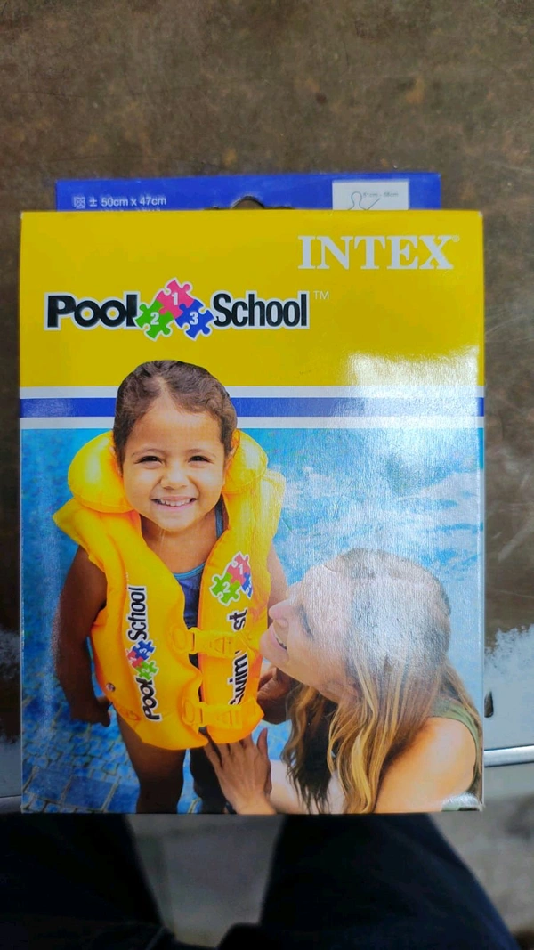 Intex swim jacket Box packing
19.5 x 18.5 inches - below 6 pcs