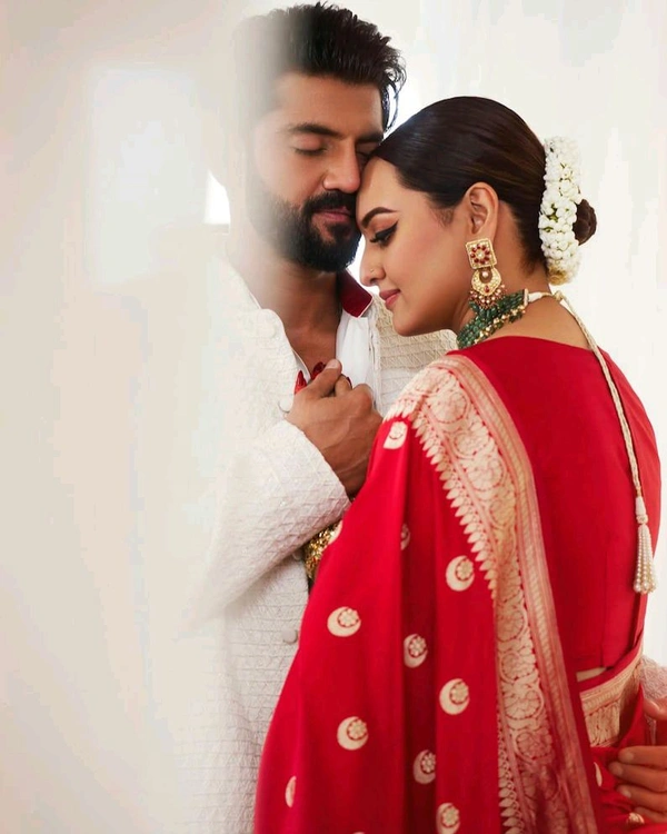 π Sonakshi Sinha Celebrity-Inspired Banarasi Silk Saree β Red Carpet Elegance in Every DrapE