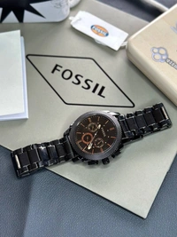 FOSSIL ✅This 45 mm fossil features a black dial, chronograph movement and full black metal strap - Cinnamon