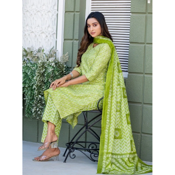 Women's Cotton Blend Printed Kurti With Pant Dupatta Set (Parrot) - M