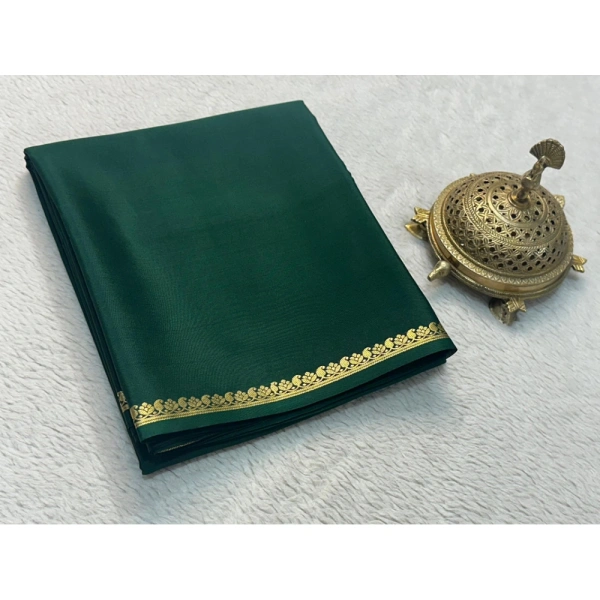 Shopnav Women's Crepe Chit Pallu Solid Saree With Unstitched Blouse 5.5Mtr (Green)