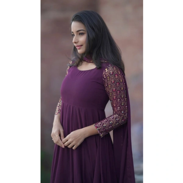 Shopnav Women's Georgette Embroidery 3-4th Sleeve Round Neck Kurti with Dupatta Set (Wine) - L