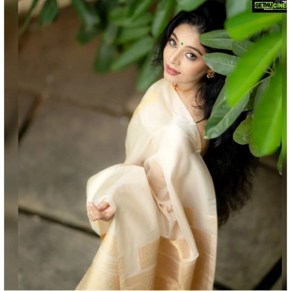 Generic Women's Silk Printed Saree With Unstitched Blouse 5.5Mtr (Off White) - Off White
