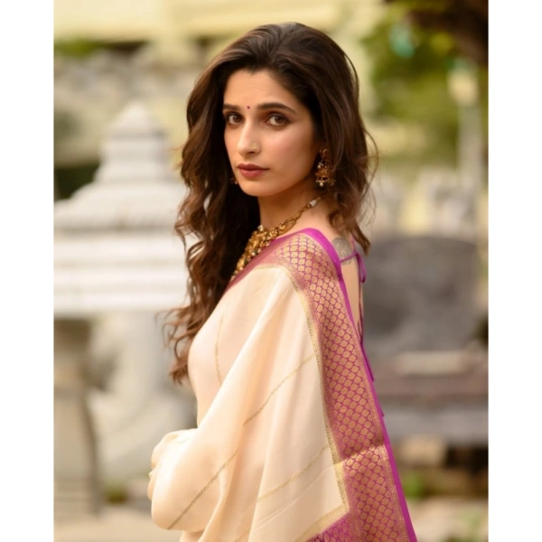 Generic Women's Silk Printed Saree With Unstitched Blouse 5.5Mtr (Off White-Pink) - Off White-Pink