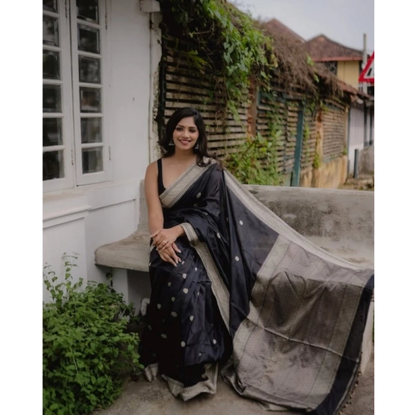 Generic Women's Silk Printed Saree With Unstitched Blouse 5.5Mtr (Black) - Black
