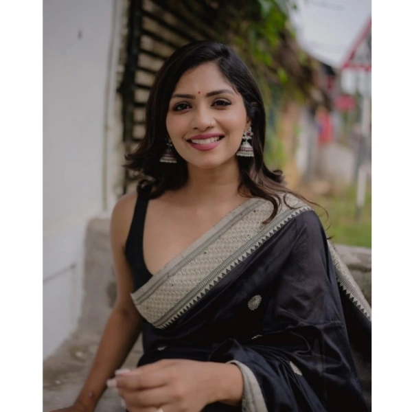 Generic Women's Silk Printed Saree With Unstitched Blouse 5.5Mtr (Black) - Black