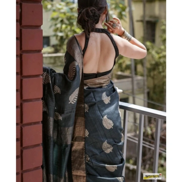 Generic Women's Silk Printed Saree With Unstitched Blouse 5.5Mtr (Black) - Black