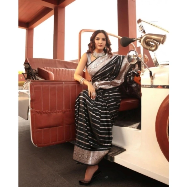Generic Women's Silk Printed Saree With Unstitched Blouse 5.5Mtr (Black) - Black