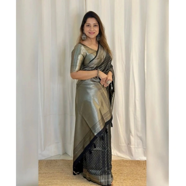 Generic Women's Silk Printed Saree With Unstitched Blouse 5.5Mtr (Black) - Black