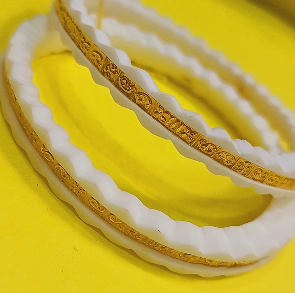 TRJ BUMMER HALLMARK 916 22KT GOLD SAKHA BADHANO APPROX. WGT: 0.600 GM WITH PURITY SMART CARD - 27