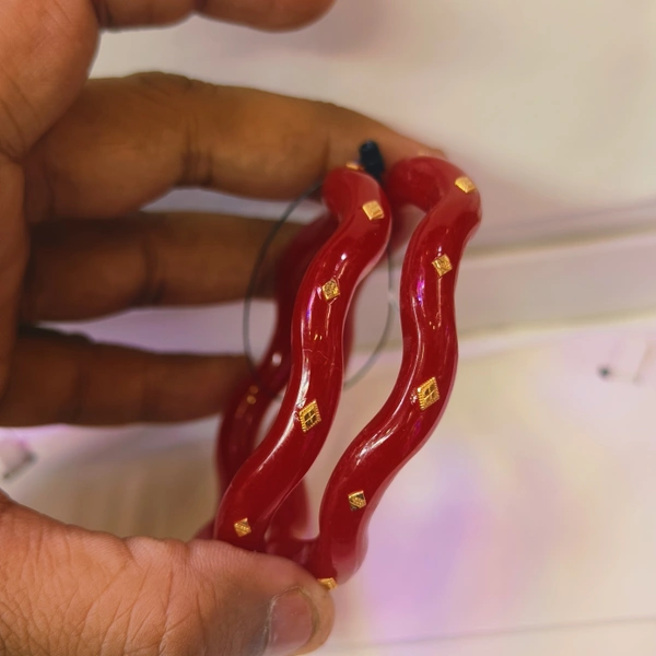 BEKI POLA RED HALLMARK HUID 22KT GOLD POLA BADHANO APPROX WGT: 0.480 GM (1 PAIR) FOR WOMEN.