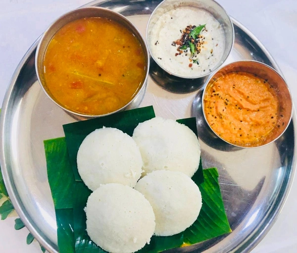 1. Idli (இட்லி)