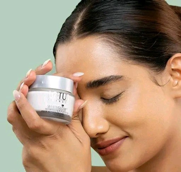 Lotus Herbals Whiteglow Skin Whitening & Brightening Deep Moisturising Cream SPF 20 | PA+++ 60gm