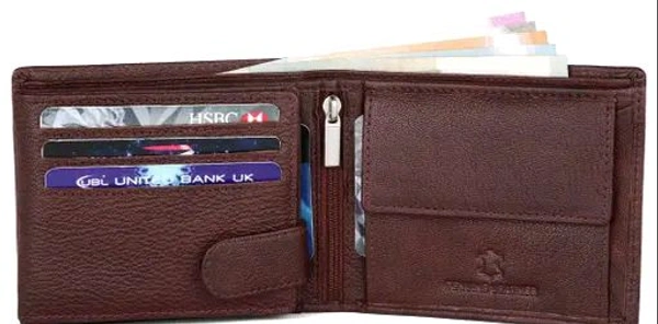Trendy WildHorn Green RFID Protected 100% Genuine Leather Wallet for Men? - Maroon