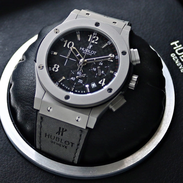 Hublot Big Bang 5 Hand all black matte finishing, iconic Strap collection representing the art of fusion & luxury to your wrist as a King
