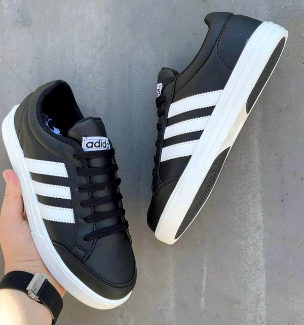 Adidas Step Out in Style with Our Classic White Sneakers - 8, Black