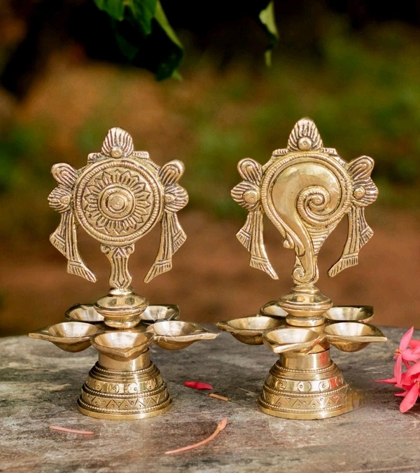 Pure Brass, Shank Chakra 5 Wick Oil Lamp
