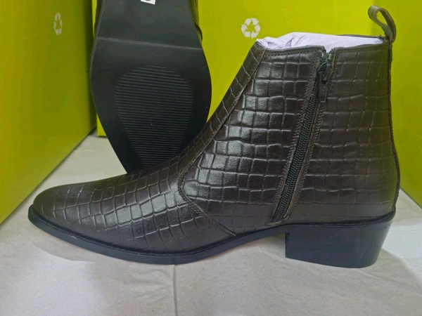 Black Croc Leather Chained Chelsea Boot - 7