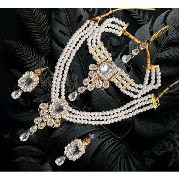 The Stunning Rock combo necklace set with earrings and maang tika