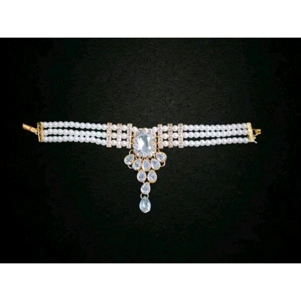 The Stunning Rock combo necklace set with earrings and maang tika