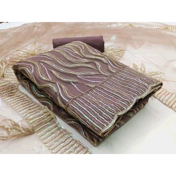 Enchanté Élégance: The Exquisite 3 and 5mm Squinn Net Suit