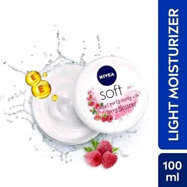 Nivea Soft Light Moisturizer Berry Blossom (100 ml)