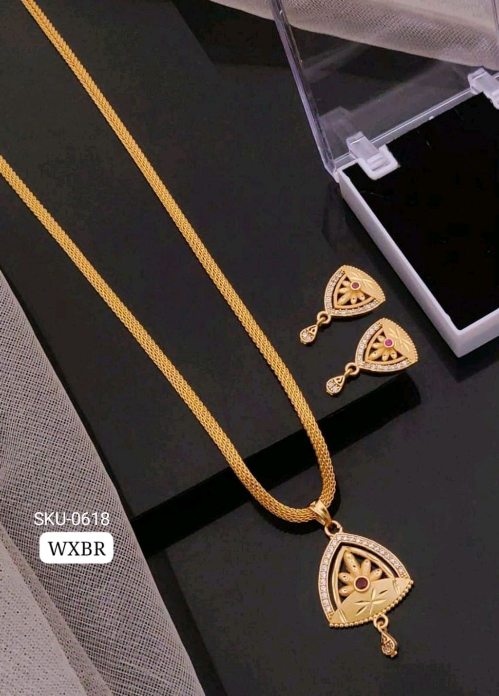 💫 KANAF AD Pendant Set | Elegant Floral Triangle Design with 18
