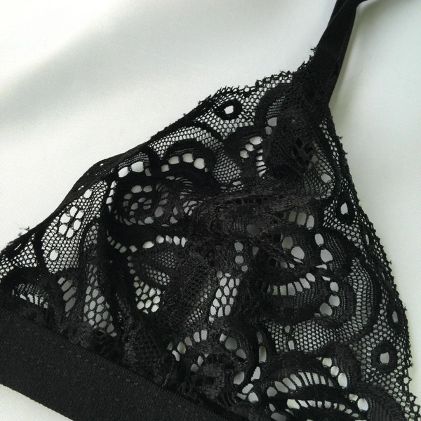 InnerFeel French Style Sexy Lace Wireless Bralette - S, Dark Black
