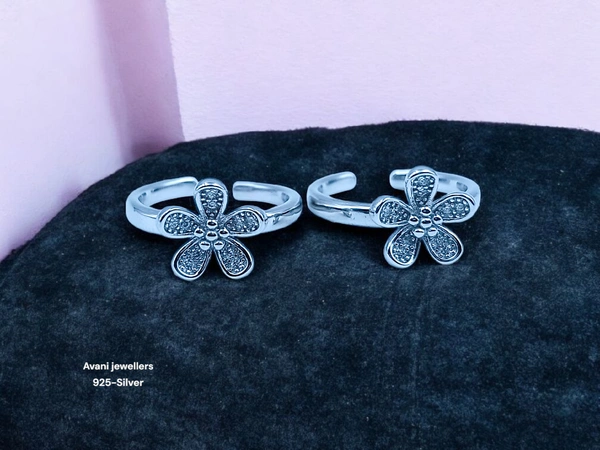 Avani Jewellers Silver Fancy Stone Bichiya - 3.94